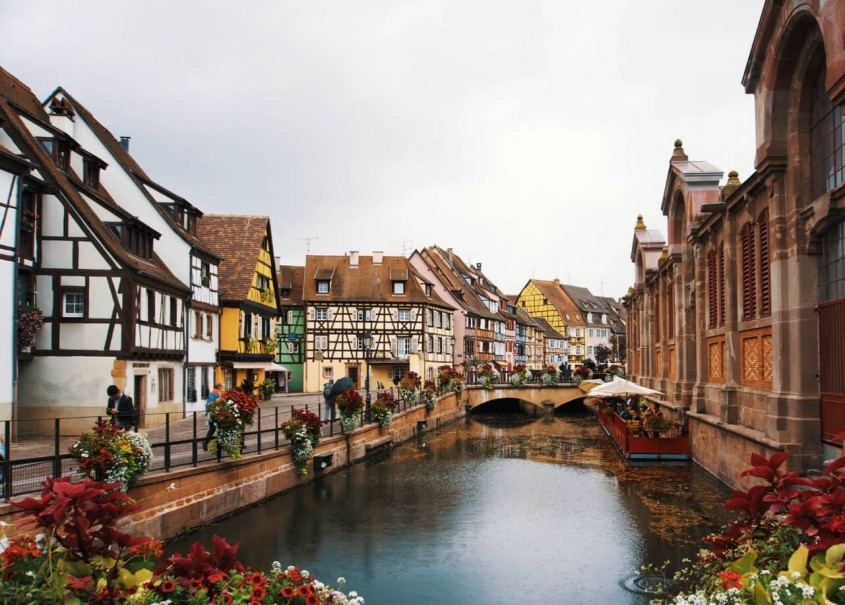 Blick auf die bunte Altstadt von Colmar.