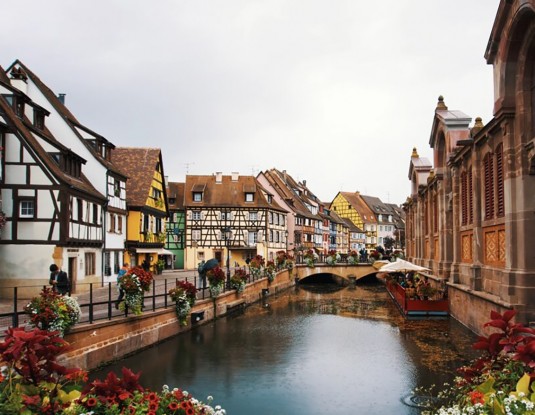 Blick auf die Fachwerkhäuser der Altstadt von Colmar.